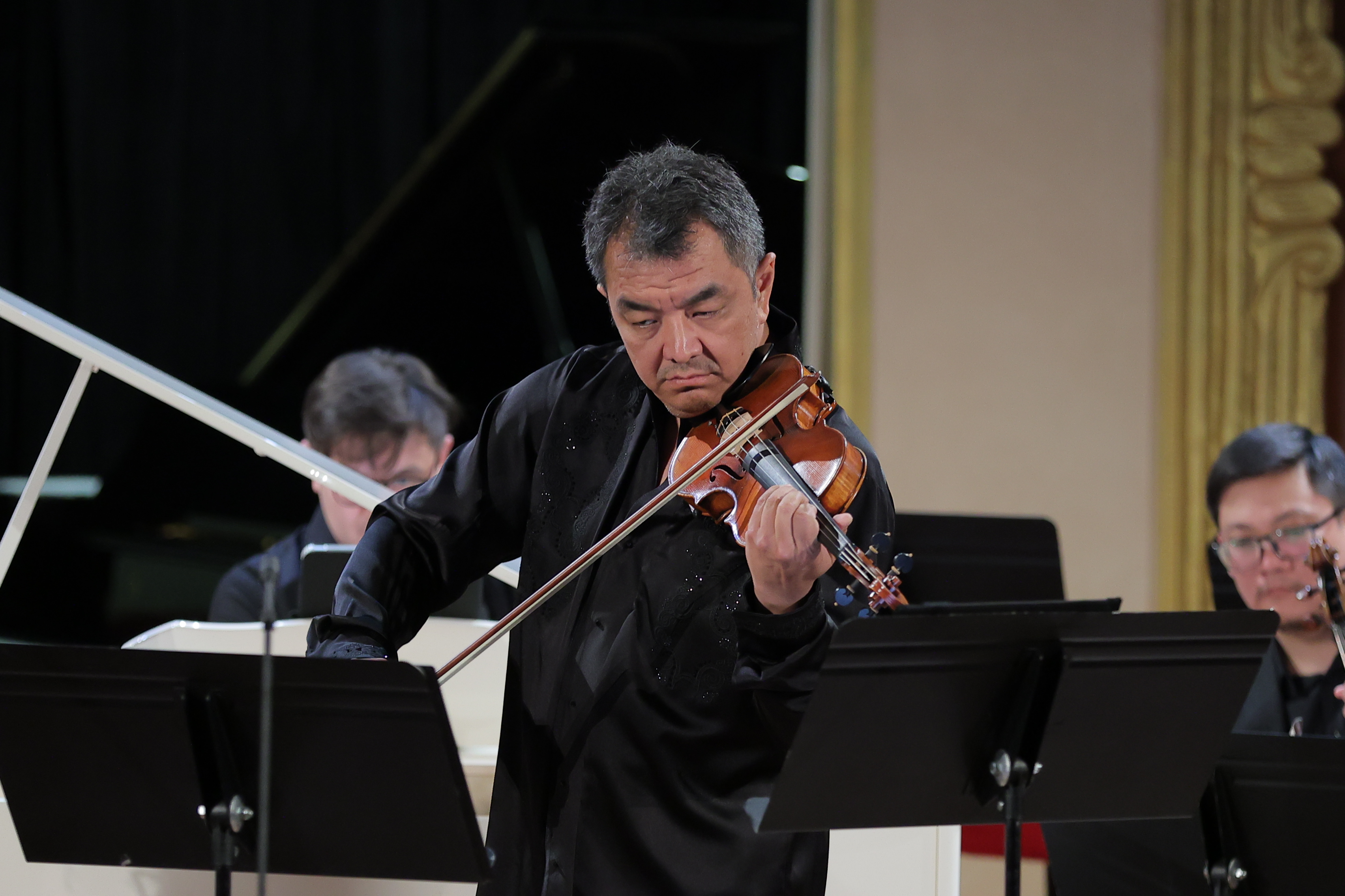 «Astana Opera» orkestriniń skrıpkashysy Italııada óner kórsetti