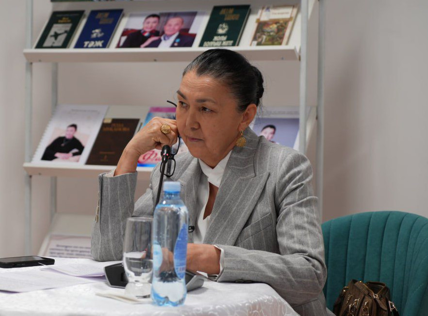 Roza Muqanova qazirgi dramatýrgııaǵa qatysty dáris oqydy