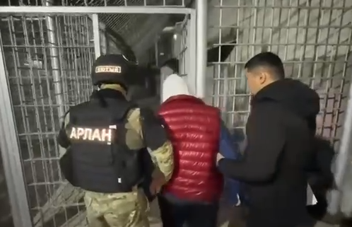 Shymkenttik bloger ákimdik qyzmetkerinen 10 mln teńge bopsalaǵan