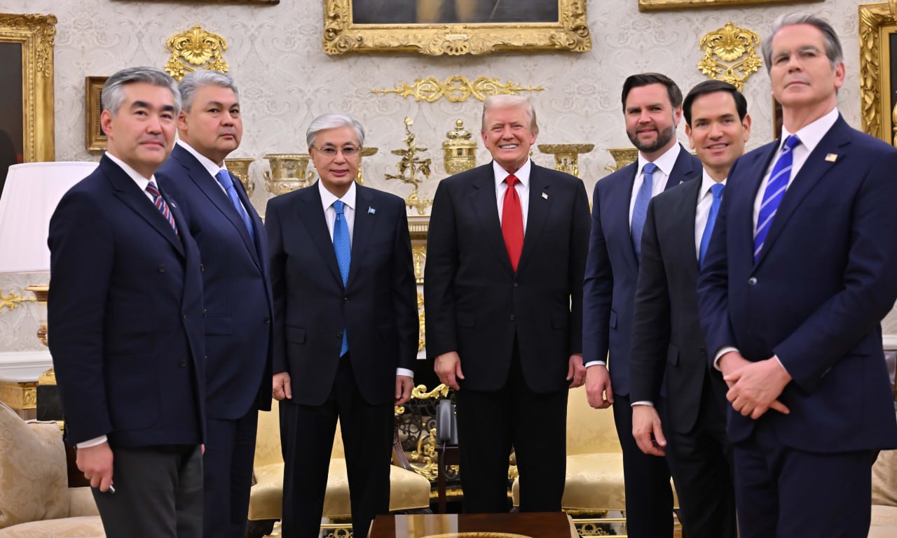 Qazaqstan men AQSh quny 17 mıllıard dollardan asatyn kelisimderge qol qoıdy