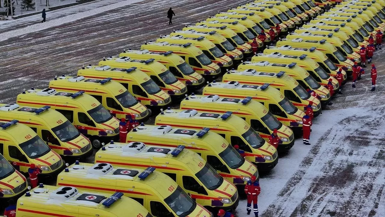 Qostanaı dárigerlerine «Allur» qurastyrǵan jedel járdem kólikteri berildi