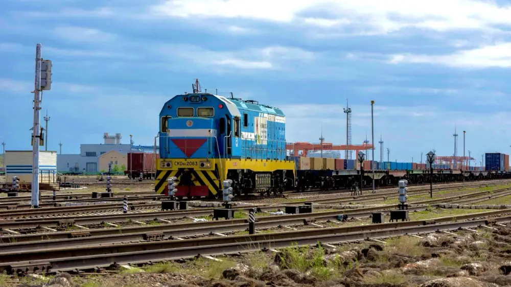 Aqmolada vagondar relsten shyǵyp ketken