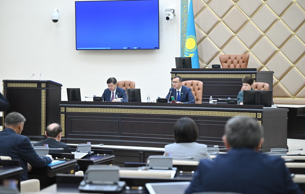 Senatorlar eki zań jobasyn talqylady