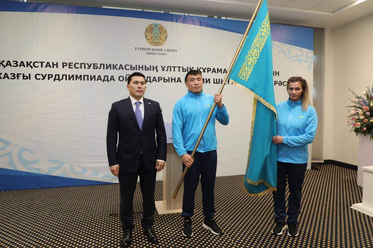 Jazǵy Sýrdlımpıada oıyndary qarsańynda ulttyq quramaǵa Memlekettik Tý tabys etildi