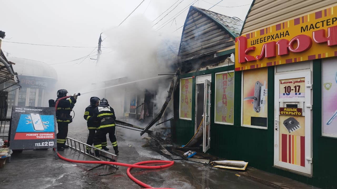 Petropavlda bazardaǵy saýda orny órtendi