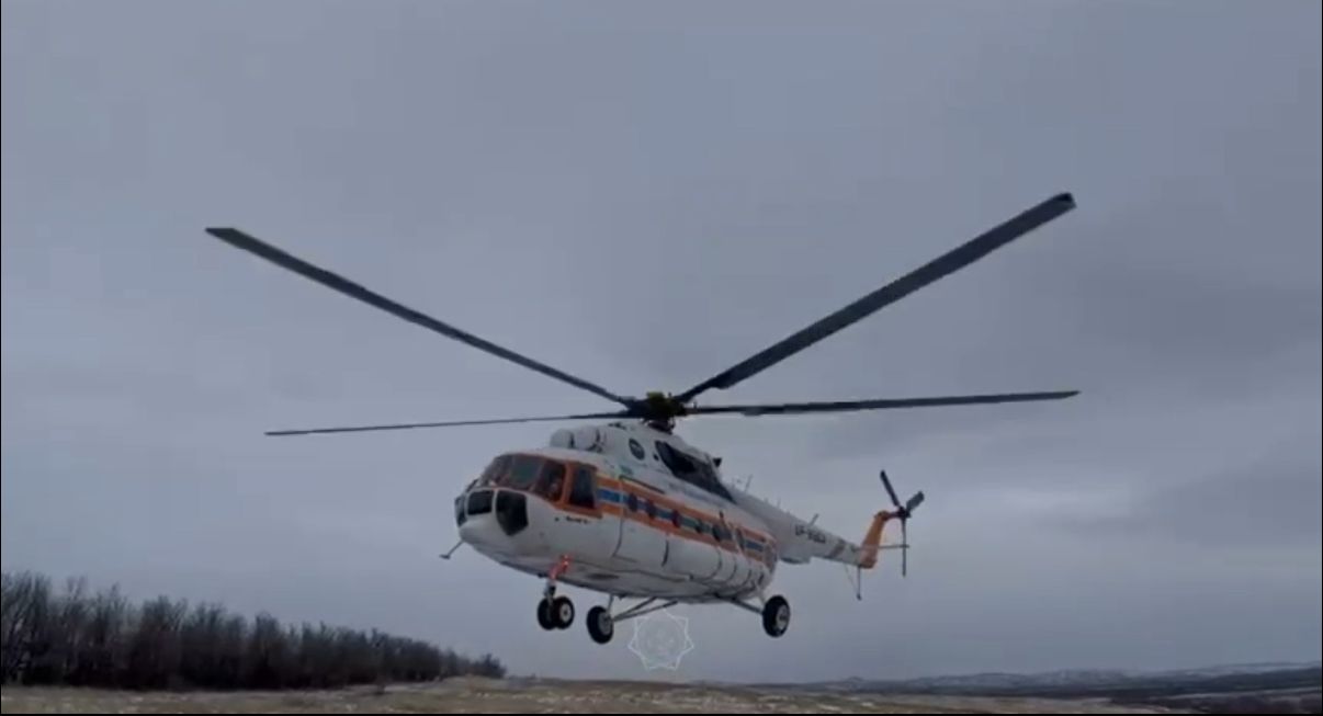 Jańa týǵan sábı О́skemenge tikushaqpen shuǵyl jetkizildi (vıdeo)