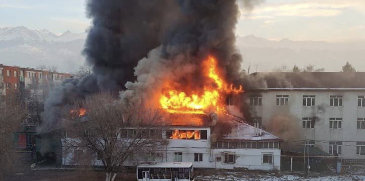 Almatyda balalar úıindegi órtke qatysty tyń derekter shyqty