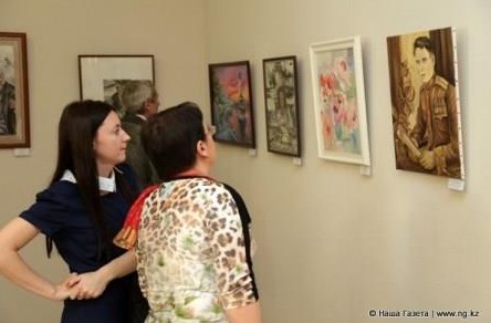 Qostanaıda Jeńistiń 70 jyldyǵyna arnalǵan sýret kórmesi ashyldy