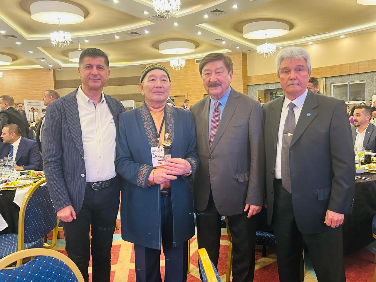 Túrki dúnıesi jáne shertpe kúıdiń sheberleri