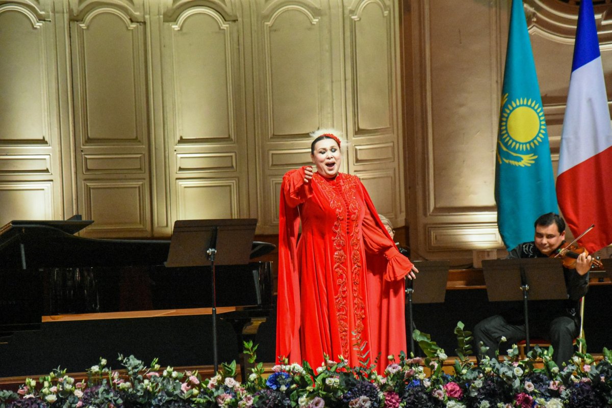 Parıjde qazaq ánderi qalyqtady