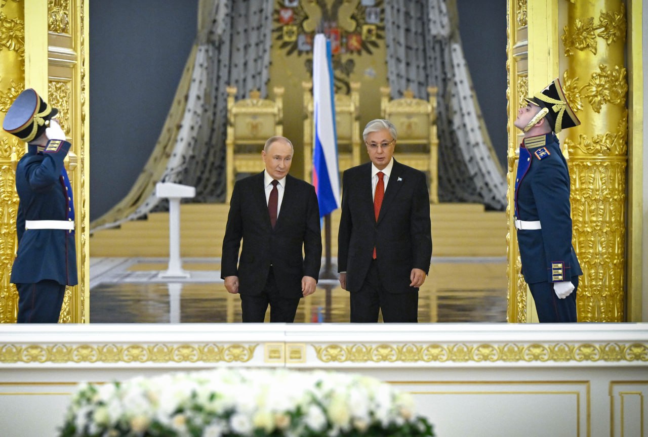 Memleketter basshylary Oral qalasynda ótip jatqan Qazaqstan – Reseı forýmynyń plenarlyq sessııasyna beınebaılanys arqyly qatysty