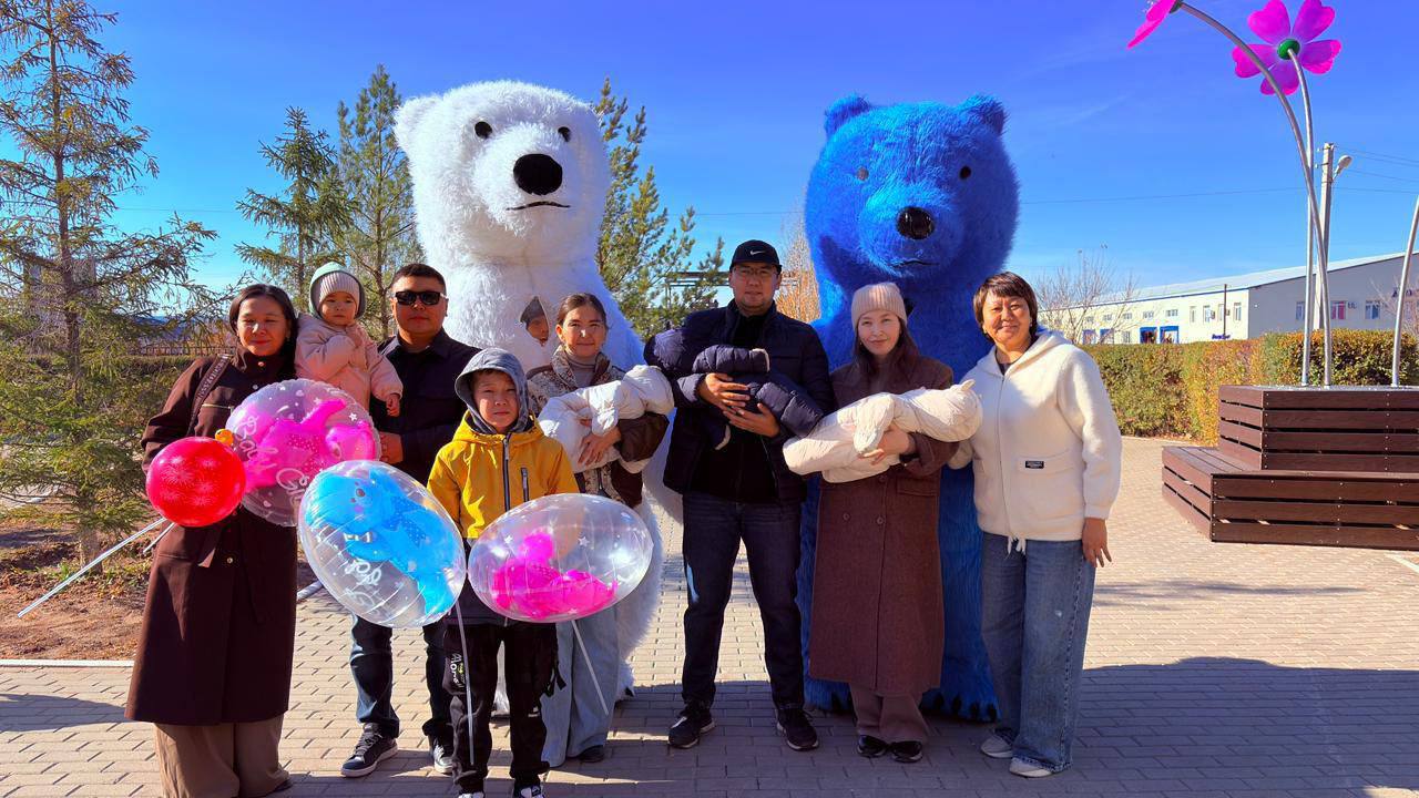 Aqtóbe óńirinde úshem dúnıege keldi