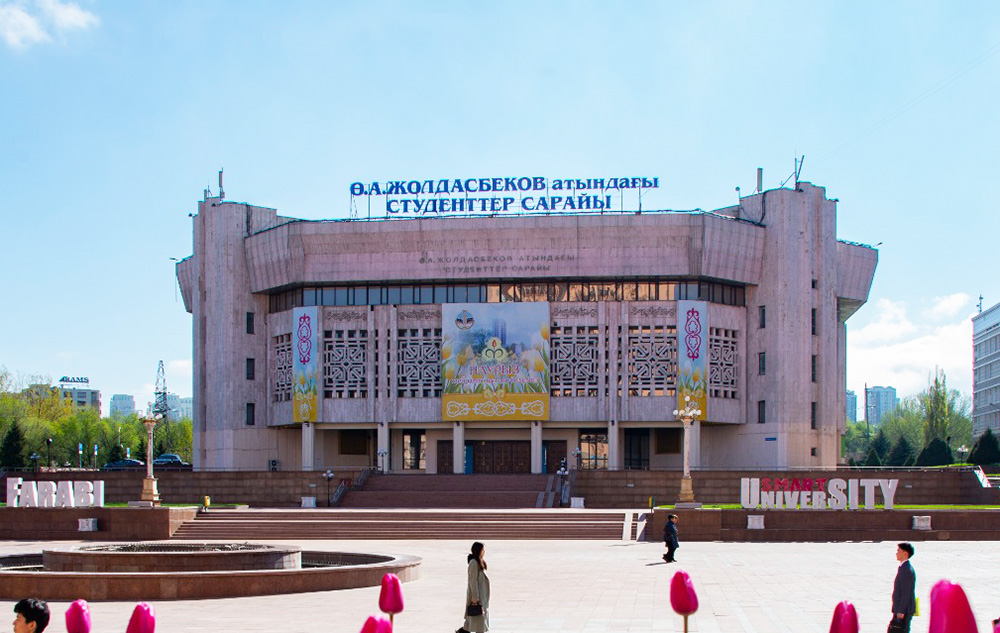 Stýdentter saraıyn jóndeý: Qoǵam belsendisiniń synynan keıin QazUÝ eskızderdi kórsetti