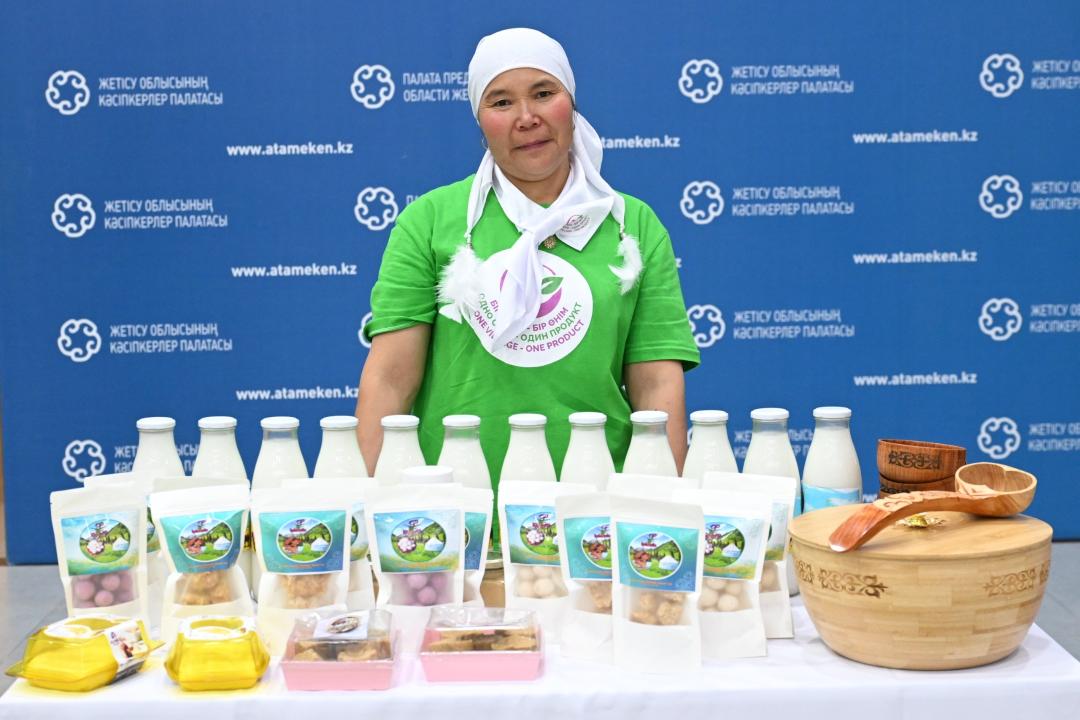 «Bir aýyl - bir ónim»: Jetisýlyq turǵyn saýmaldan balmuzdaq óndire bastady