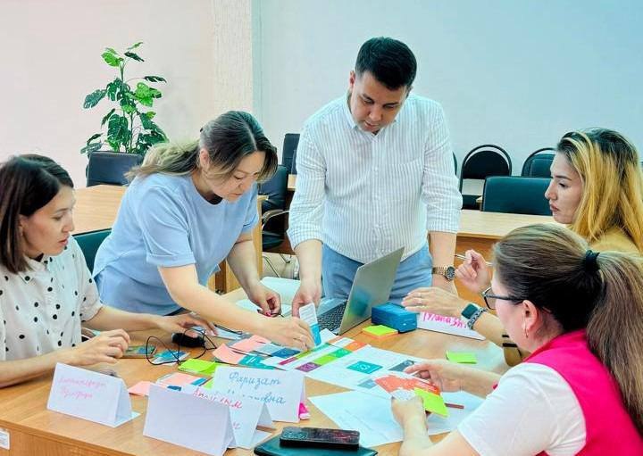 Bıyl kolledjderdiń qansha qyzmetkeri kýrstardan ótti?