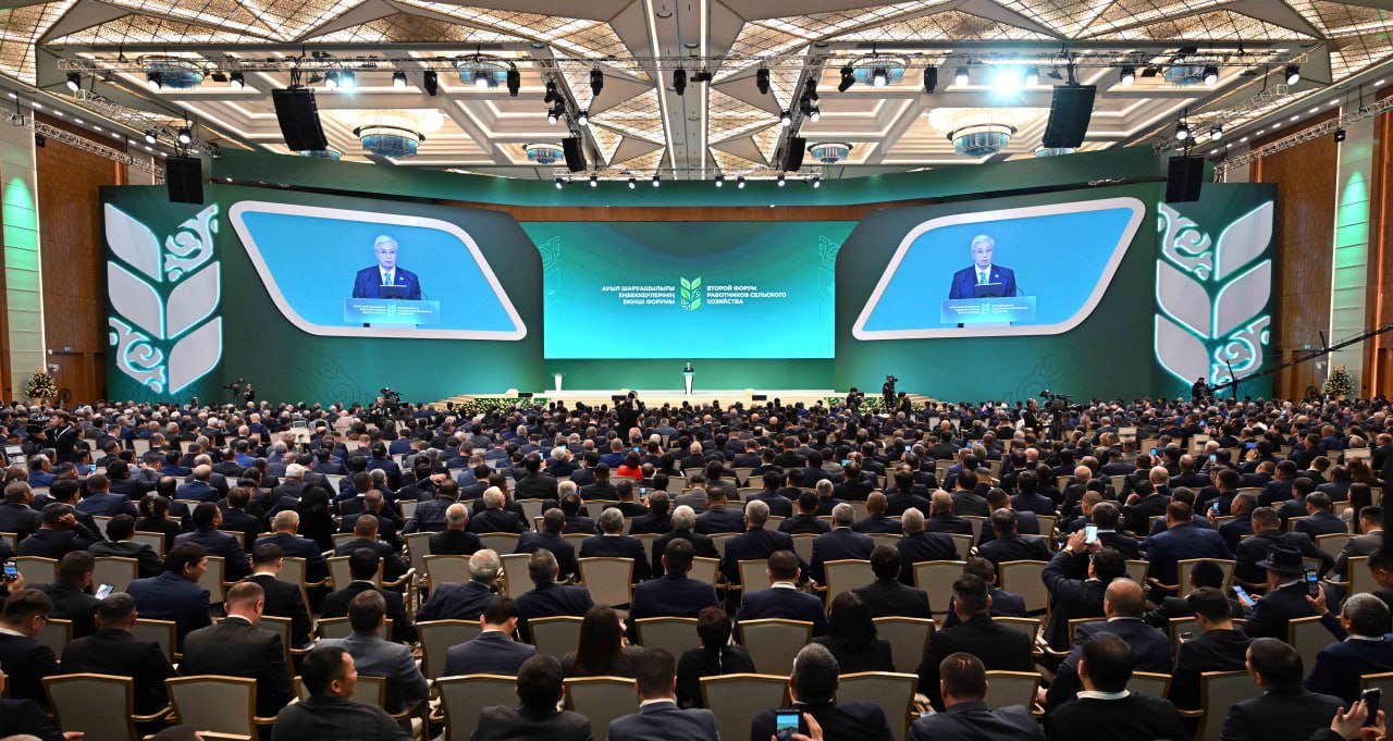 Prezıdent Aýyl sharýashylyǵy eńbekkerleriniń ekinshi forýmyna qatysyp otyr