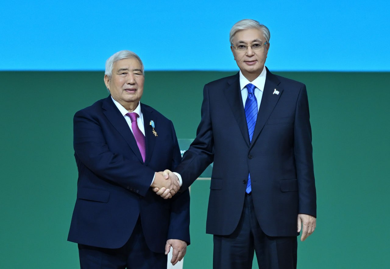 Forýmda Jumysshy mamandyqtary jylyna oraı eńbek adamdaryna aıryqsha qurmet kórsetildi