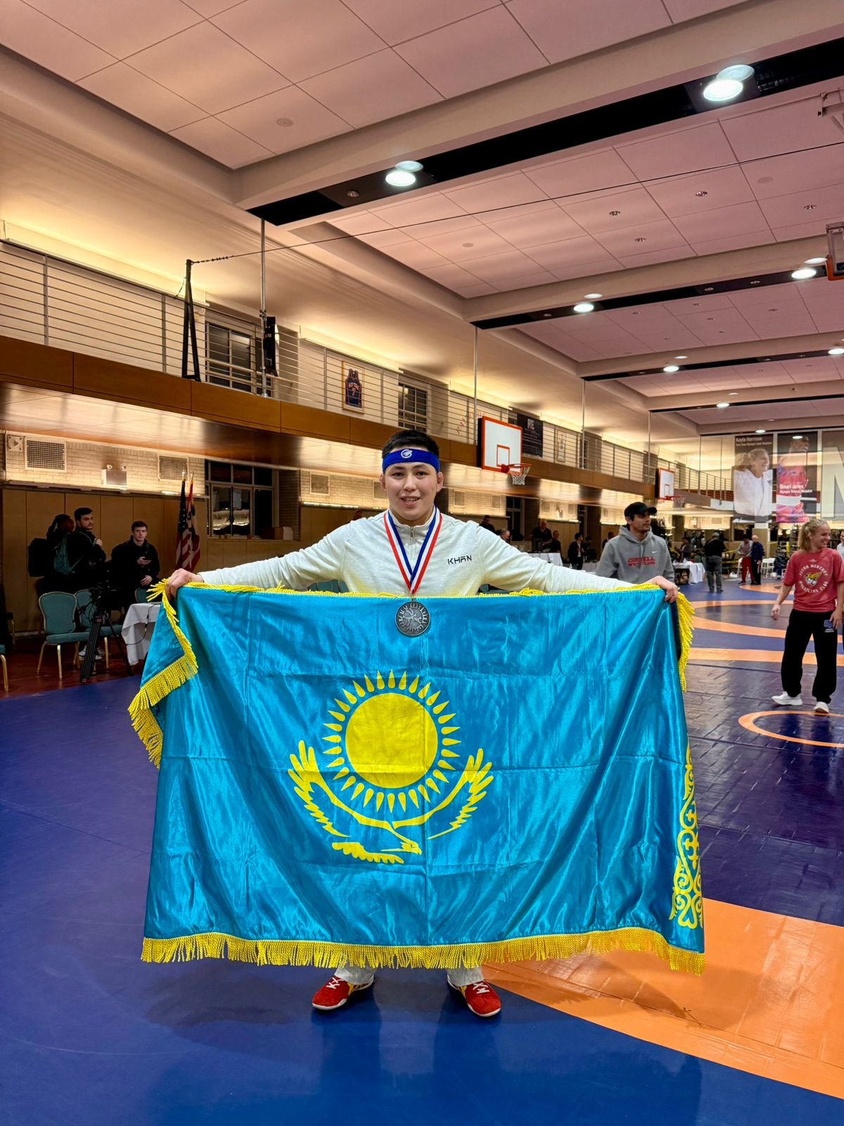 Kúmis medal ıelendi