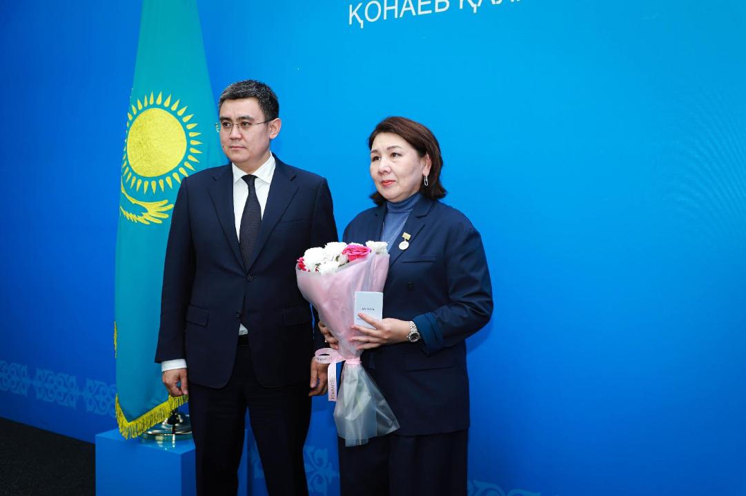 Qarjy júıesi qyzmetkerlerin quttyqtady