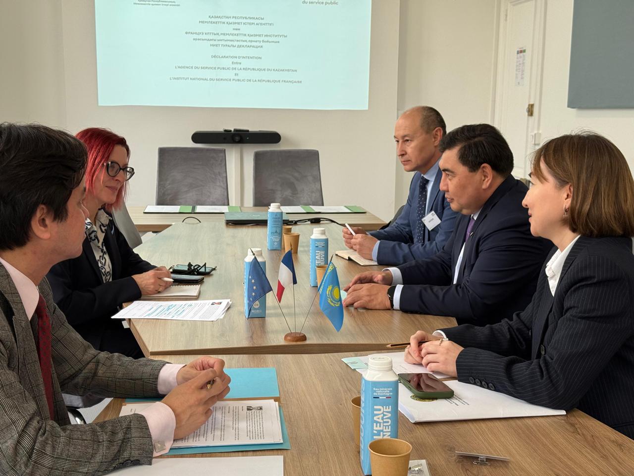 Google-dyń ańyz ǵalymy Pıter Norvıg: Qazaqstan munaıdan JI ótetin eń batyl transformasııa jasap jatyr