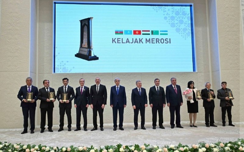 Qasym-Jomart Toqaev «Keleshek murasy» halyqaralyq syılyǵyn tapsyrý rásimine qatysty