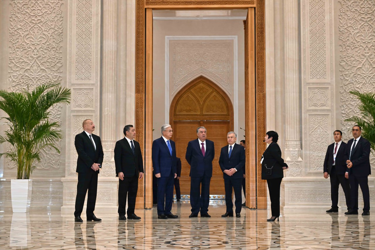 Ortalyq Azııa jáne Ázerbaıjan memleketteriniń basshylary Islam órkenıeti ortalyǵyna bardy