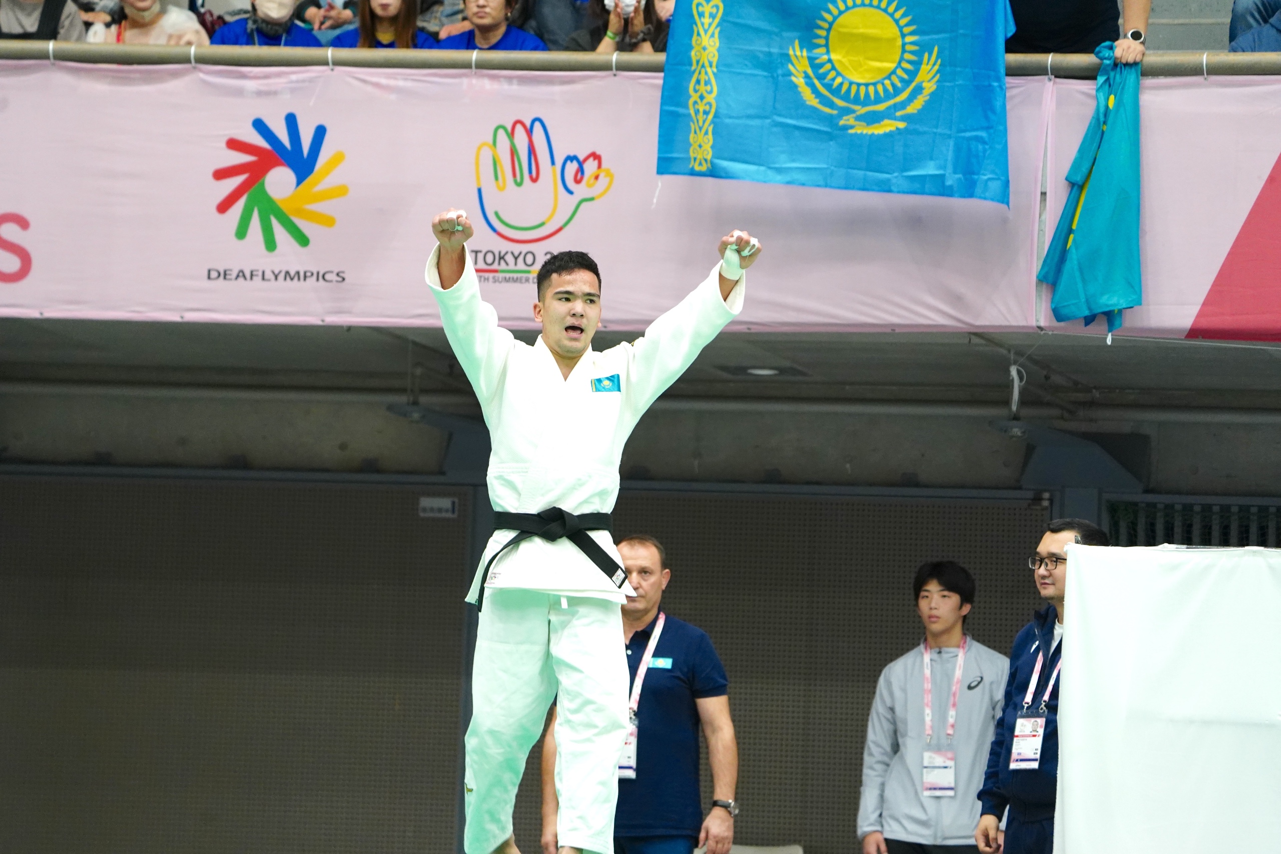 Dzıýdoshylarymyz Sýrdlımpıadanyń alǵashqy kúninde eki altyn jeńip aldy 