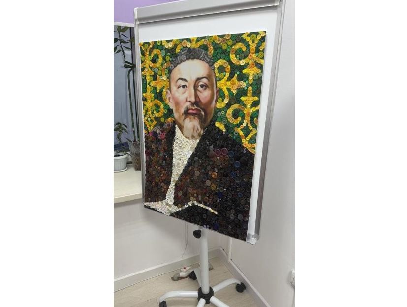 Astanada balabaqsha búldirshinderi túımeden Abaı Qunanbaıulynyń portretin daıyndap shyqty