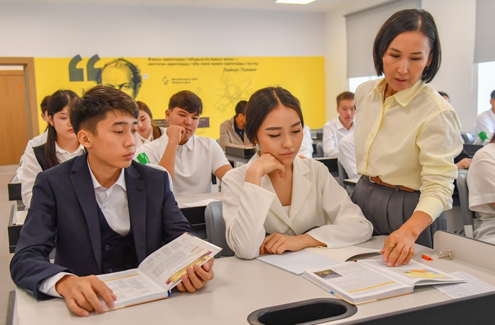 Bilim keleshegi – Abaı men Ahmet tilindegi mektep