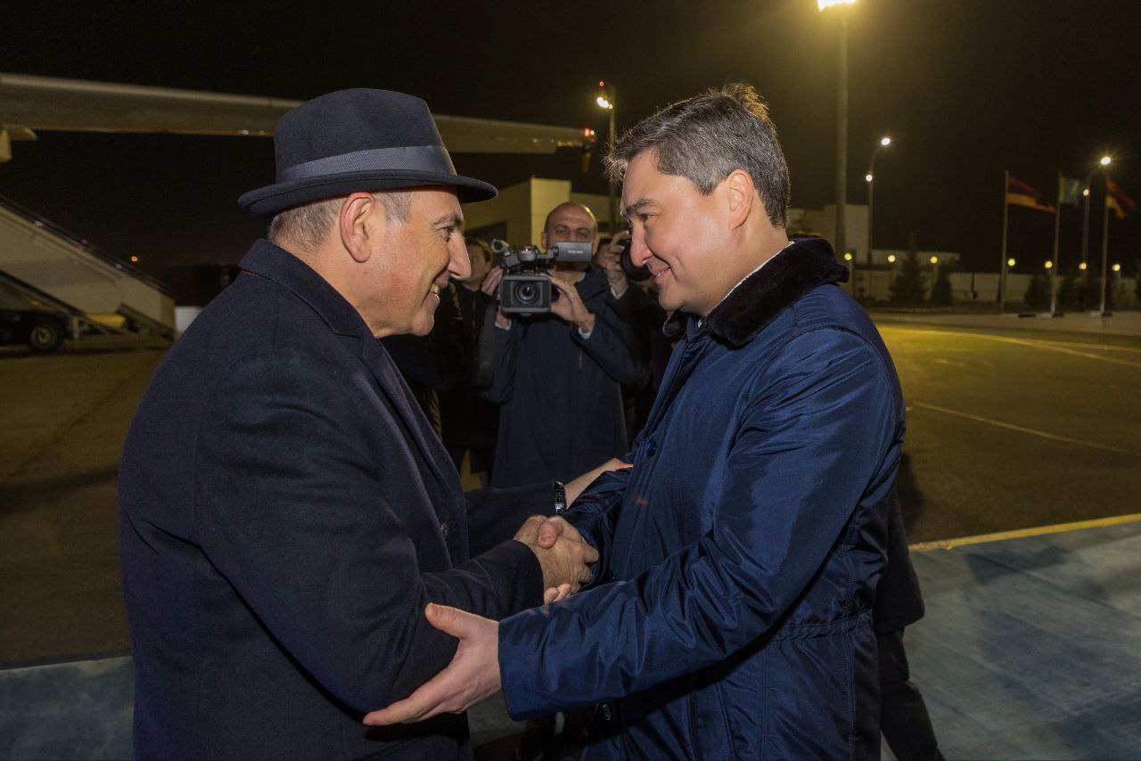 Armenııa Premer-mınıstri Nıkol Pashınıan Astana qalasyna keldi