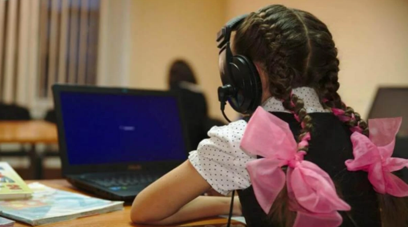 Abaı oblysynda 992 synyptyń oqýshylary qashyqtan oqýǵa kóshirildi