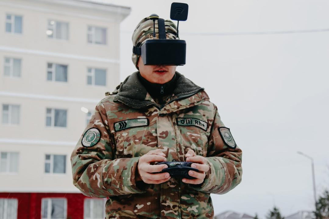 Ulttyq ulanda dron operatorlaryn daıarlaý kýrsy iske qosyldy
