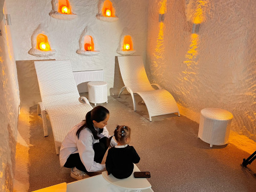 Almatyda erekshe kútimdi qajet etetin taǵy 600 sábı emdeletin boldy