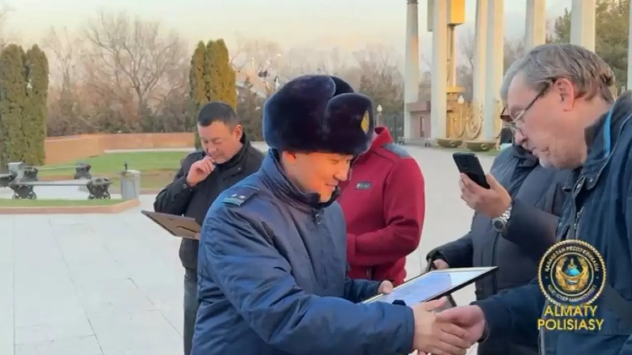 Almatyda tártipti on júrgizýshi marapattaldy