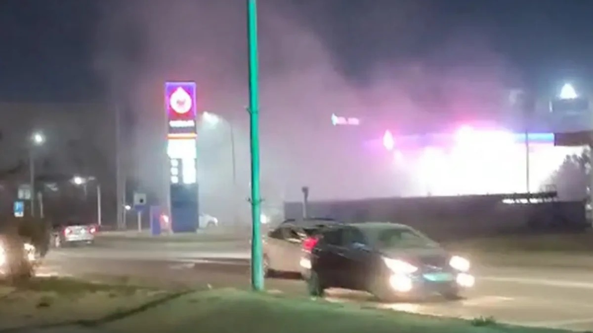 Aqtaýda Qazaq Oil janarmaı beketinde órt shyǵyp, jeńil kólik órtendi