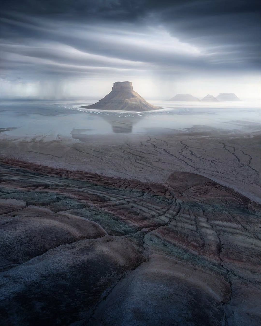 Tanymal sheteldik fotograf Mańǵystaýdaǵy týrıstik nysandardy álemge tanytty