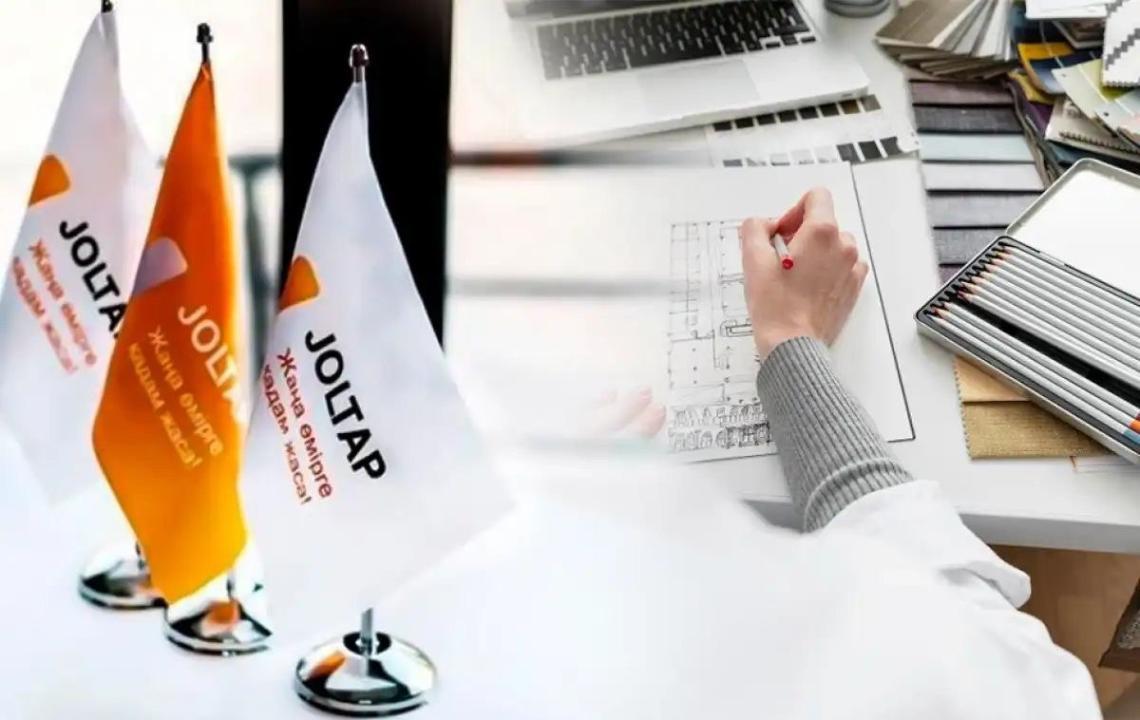 JOLTAP jobasynyń arqasynda astanalyq turǵyn polıgrafııa qyzmetin jarnamalap, jańa tapsyrystar tartýdy úırendi