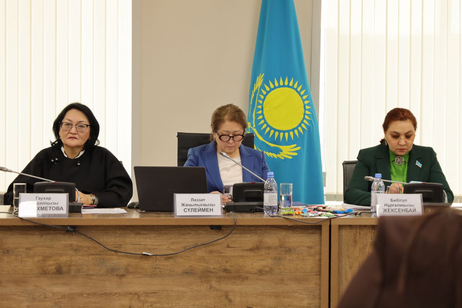 Bala densaýlyǵyna zııandy ónimder sórelerde samsap tur: Ahýaldy qalaı túzeımiz?