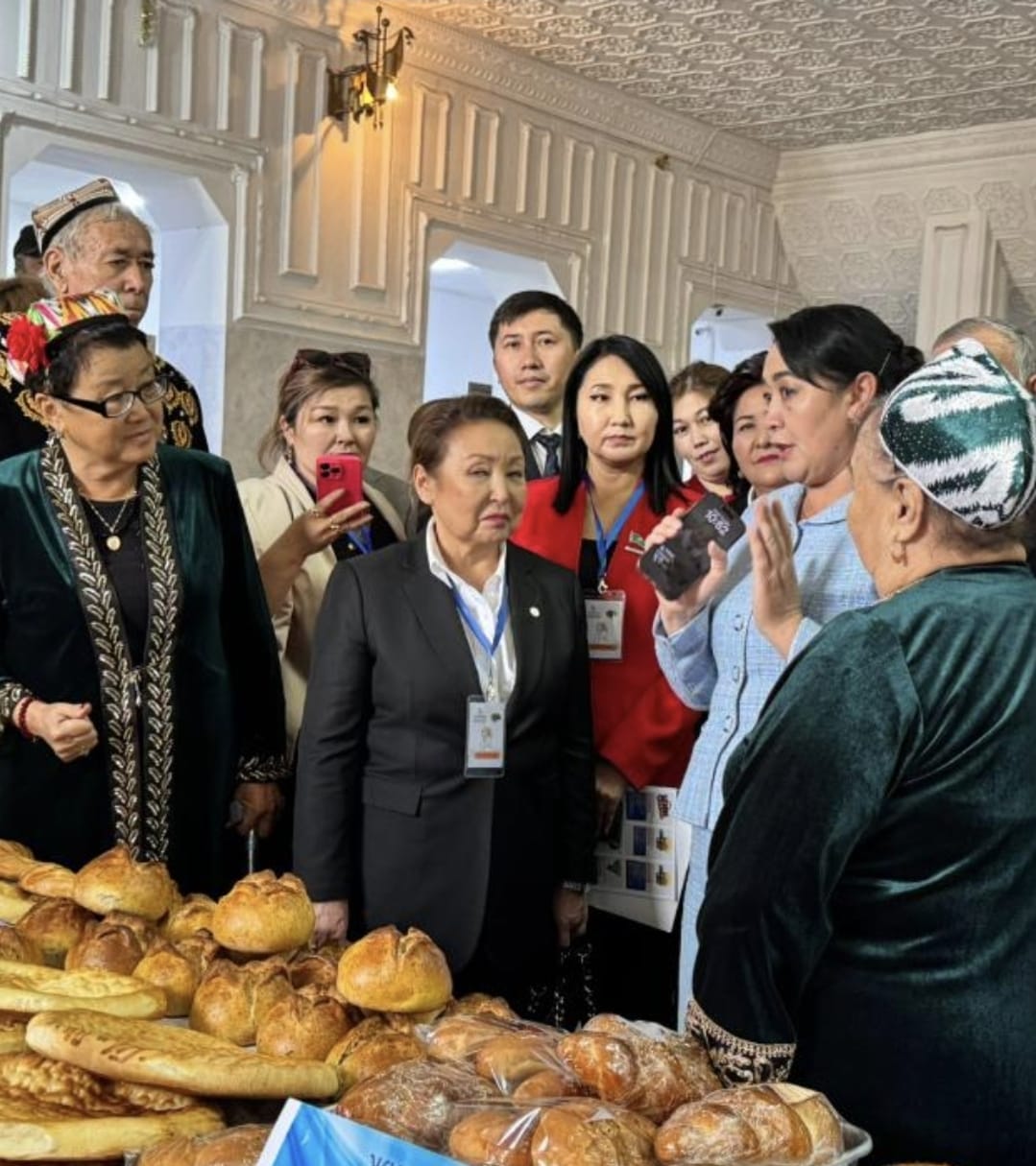 Almaty oblysynda mádenıeti dáriptegen bes kúndik forým ótti