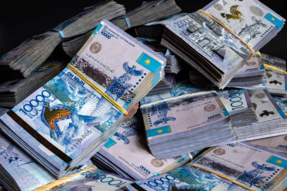 Álemdegi memlekettik qaryz – 111 trln dollar. AQSh-tyń bereshegi – 38 trln dollar. Qazaqstannyń qaryzy qansha?