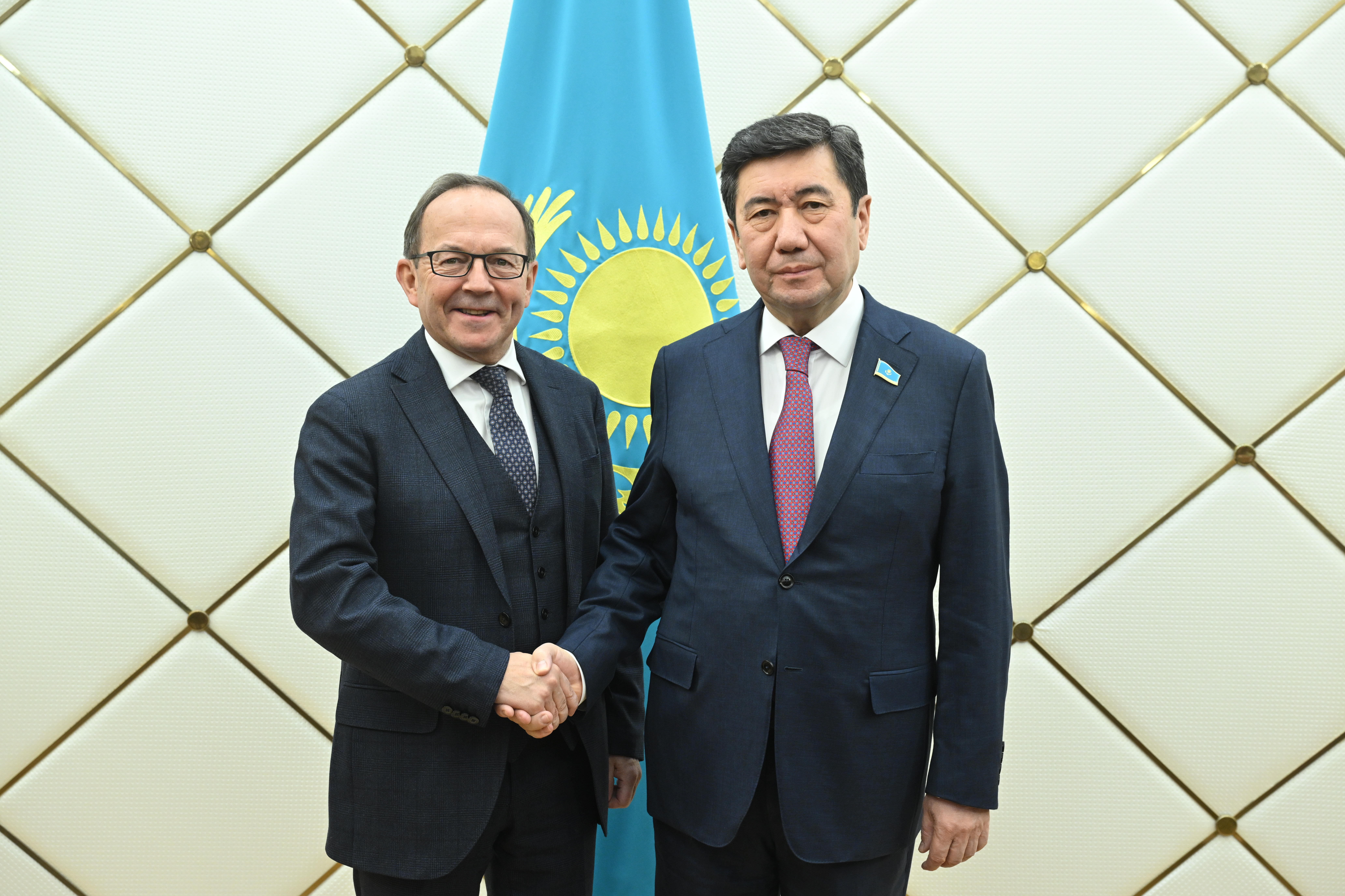 Májilis spıkeri Aýstrııa Parlamentiniń tómengi palatasy tóraǵasynyń orynbasaryn qabyldady