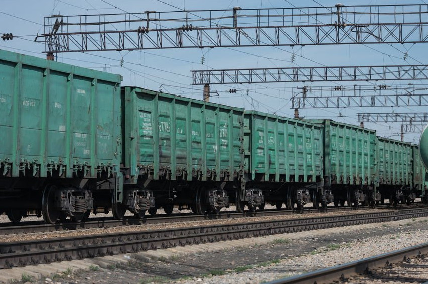 2,5 myńnan astam vagon stansııalarda keptelip tur