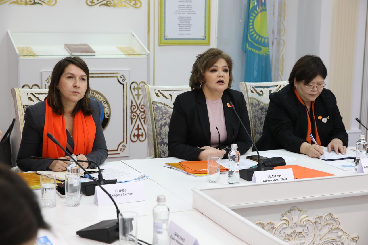 Astanada «16 kún zorlyq-zombylyqsyz» aksııasy aıasynda dóńgelek ústel ótti