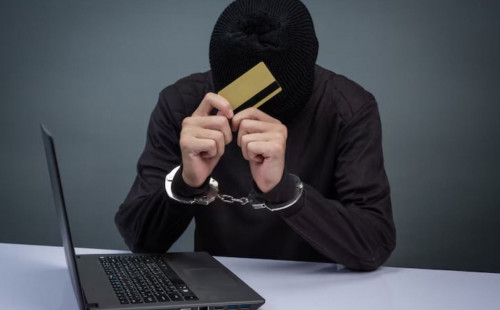 Bank shotyn esirtki satýshylarǵa bergen 10 dropperge qatysty qylmystyq is qozǵaldy