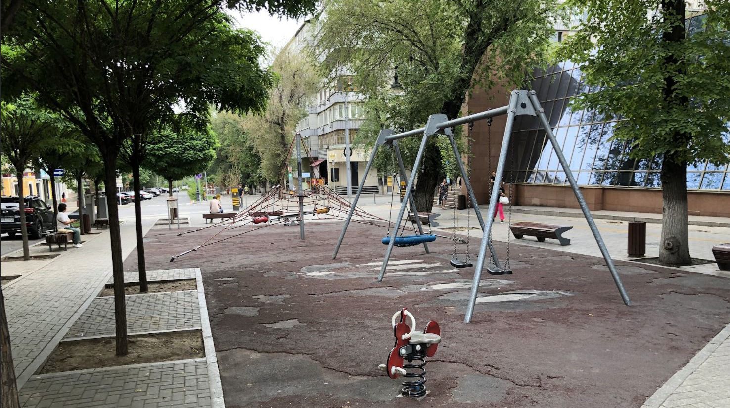 Almatyda balany basynan tepken er adam qamaýǵa alyndy