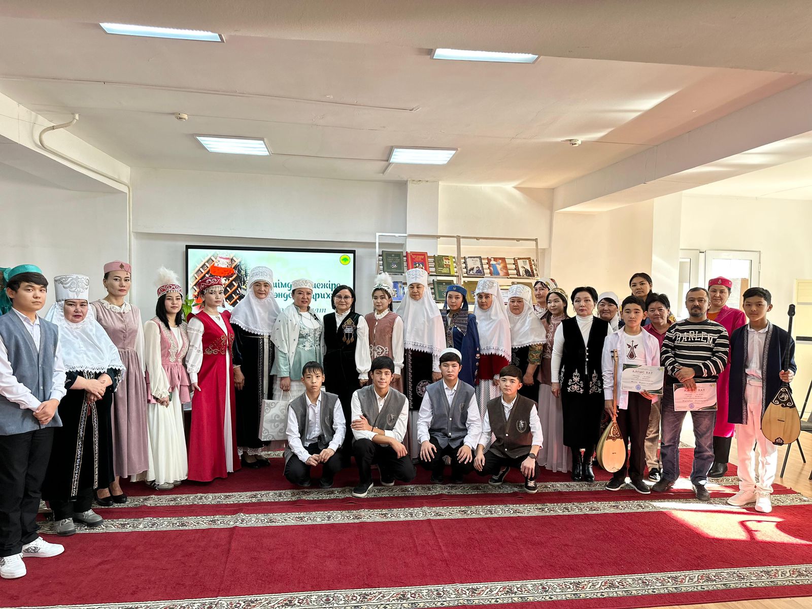 «Kıimde – shejire, sánde – tarıh»