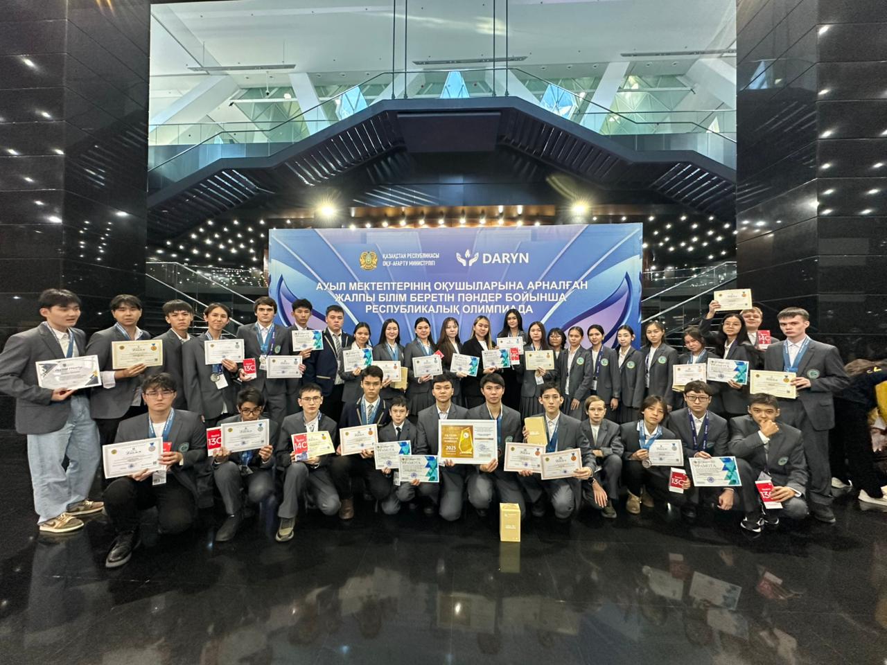 Aýyl mektepteriniń oqýshylary respýblıkalyq jarysta top jardy