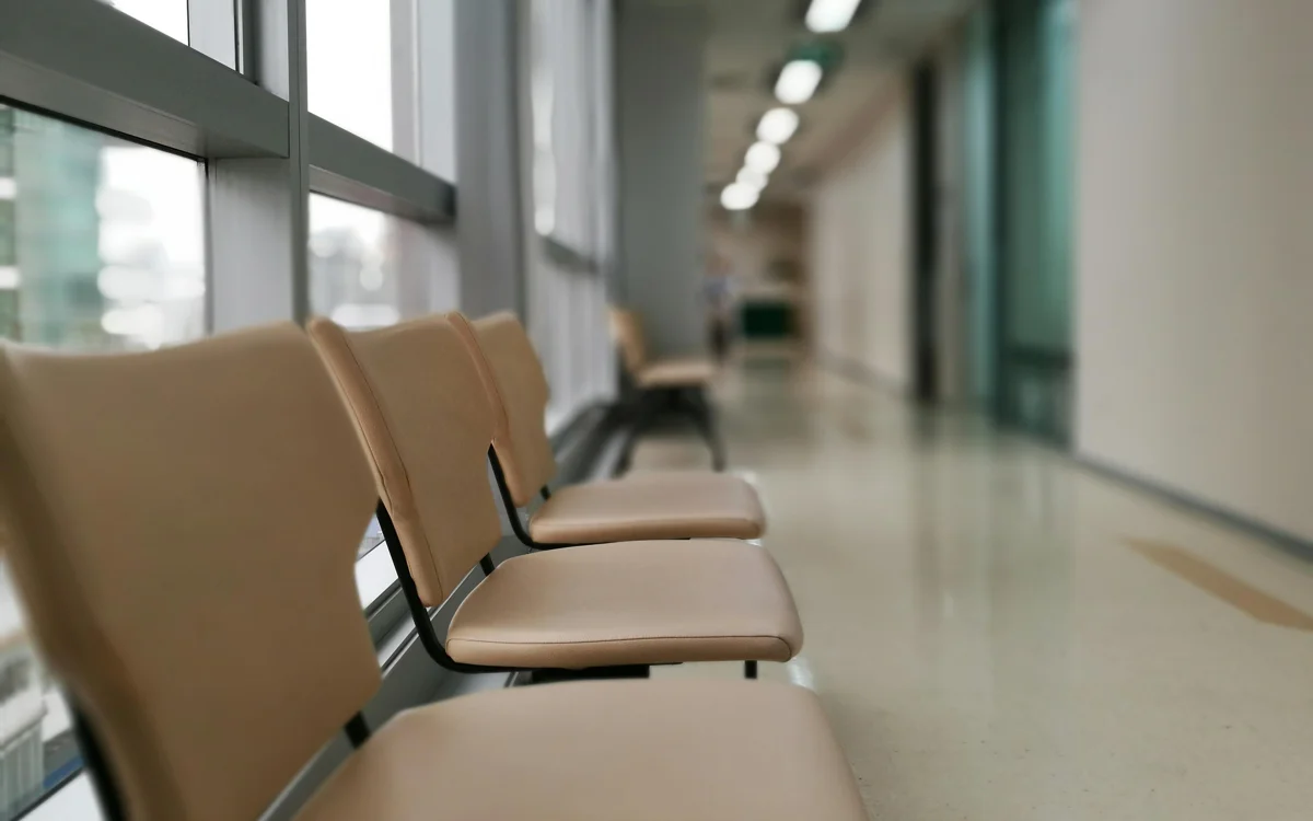 Bala óliminen keıin bas dáriger qyzmetinen qýyldy