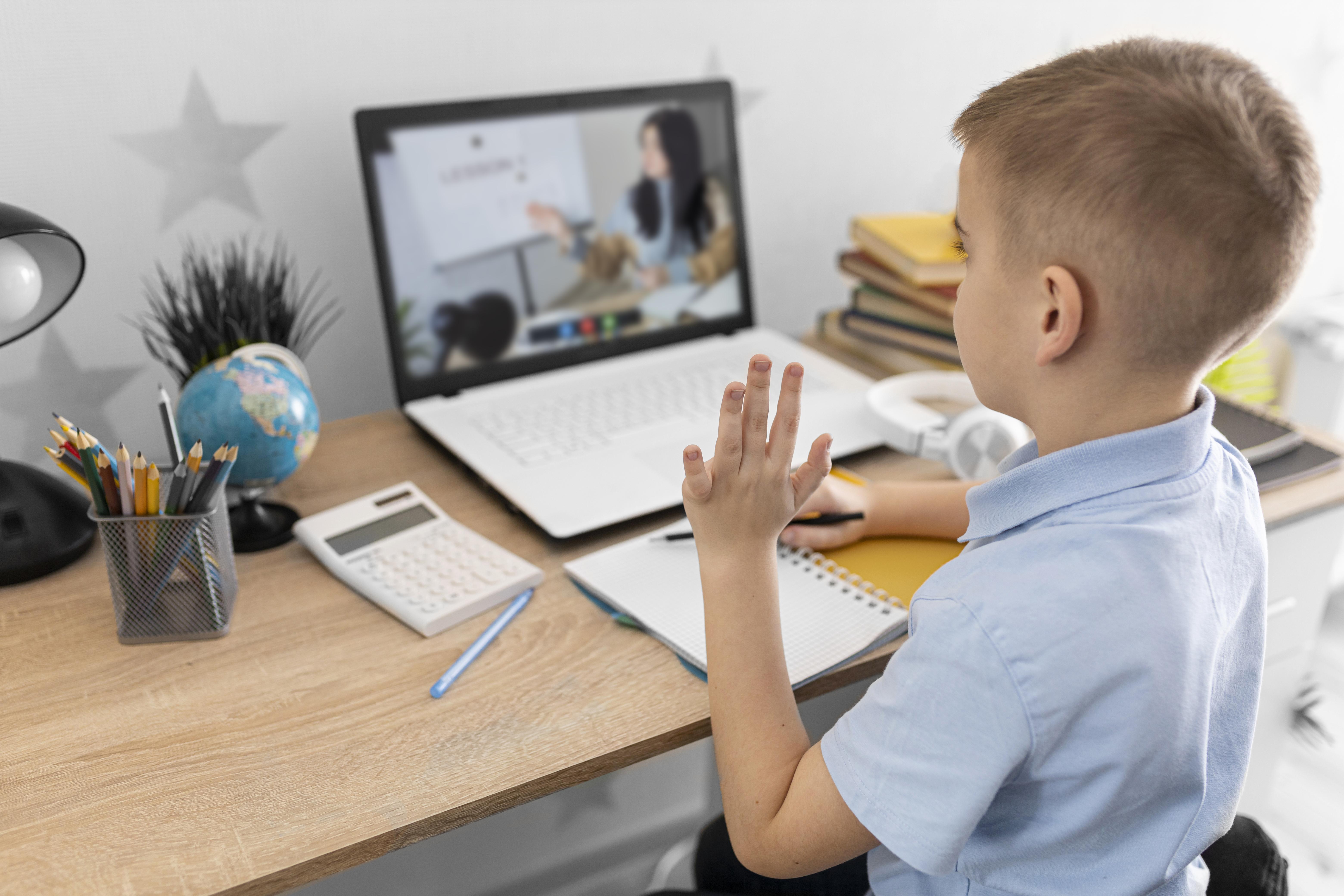 Atyraý oblysynda 1920 oqýshy onlaın oqýǵa jiberildi