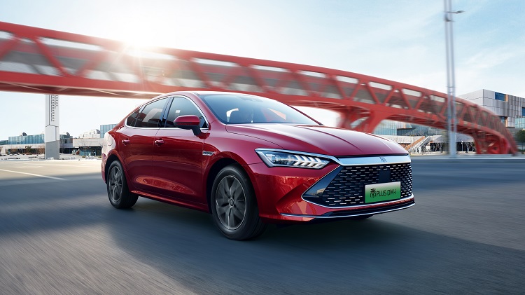 Qytaılyq BYD brendi sapasyz avtokólikterdi keri qaıtaryp alatynyn málimdedi